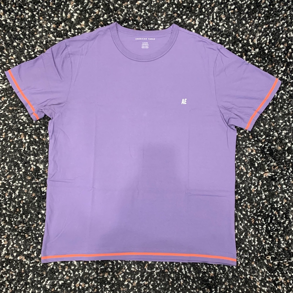 American Eagle Men’s T Shirt. Size XL. Light purple/lavender w/ peach striping